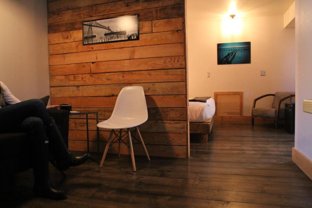 Posezení v ubytování Ashore Hotel