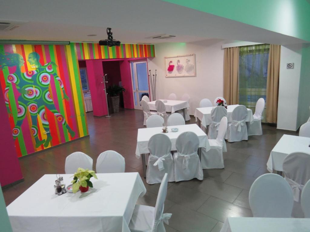 Restaurace v ubytování Hotel Ballet School