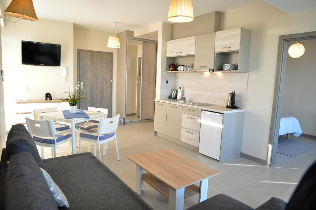 Kuchyňa alebo kuchynka v ubytovaní Willa Dobryłko II -Apartamenty