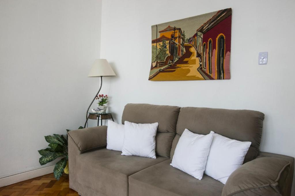  Quarto e sala espaçoso no Leblon
