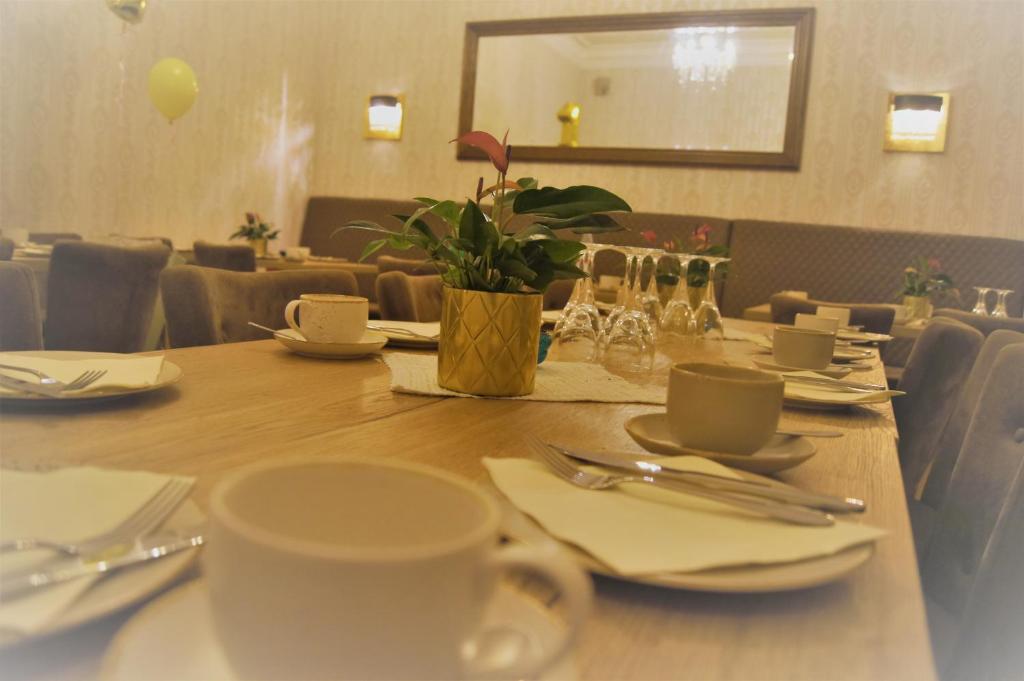Příslušenství pro přípravu čaje a kávy v ubytování Hotel Stadtvilla Laux