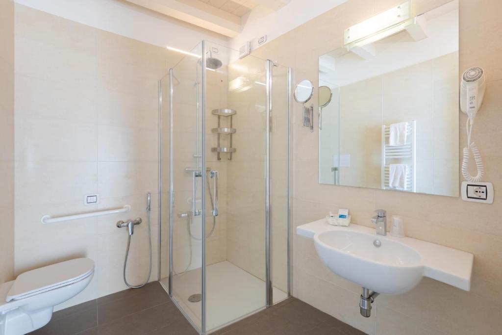 Koupelna v ubytování Hotel Garni' Serena