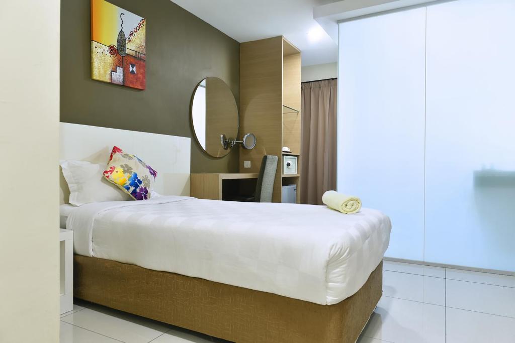 Postel nebo postele na pokoji v ubytování Hotel Mornington Bukit Permata Lumut