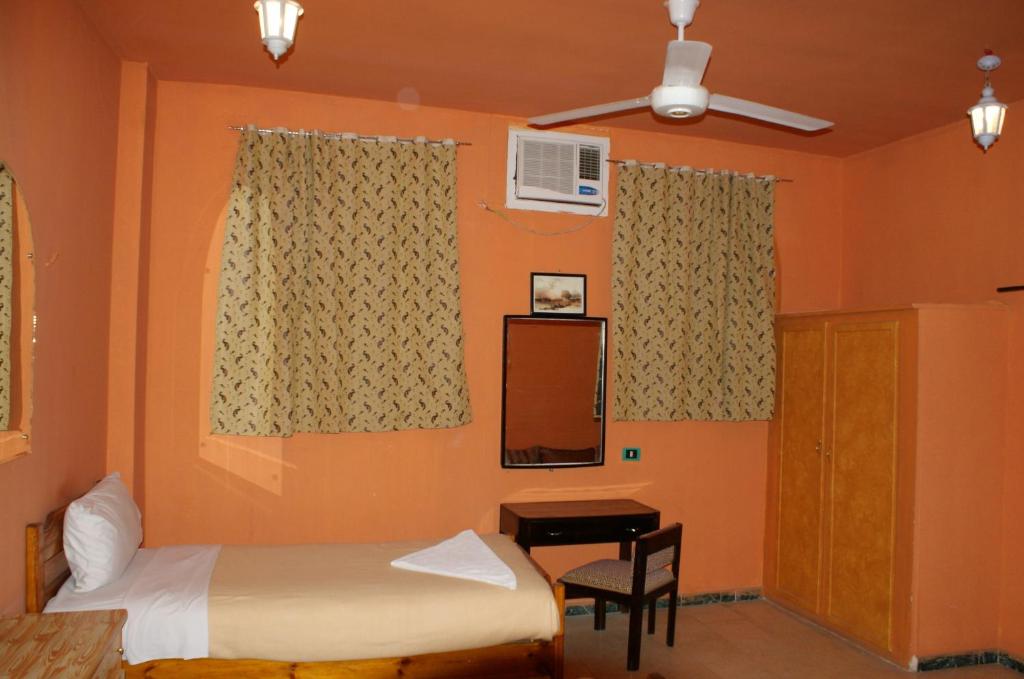Postel nebo postele na pokoji v ubytování Ramsess Hostel