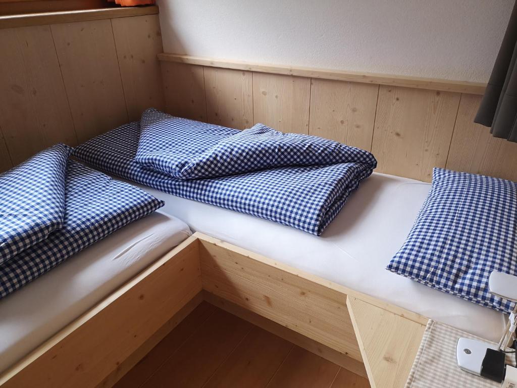 Łóżko lub łóżka w pokoju w obiekcie Aussermairhof