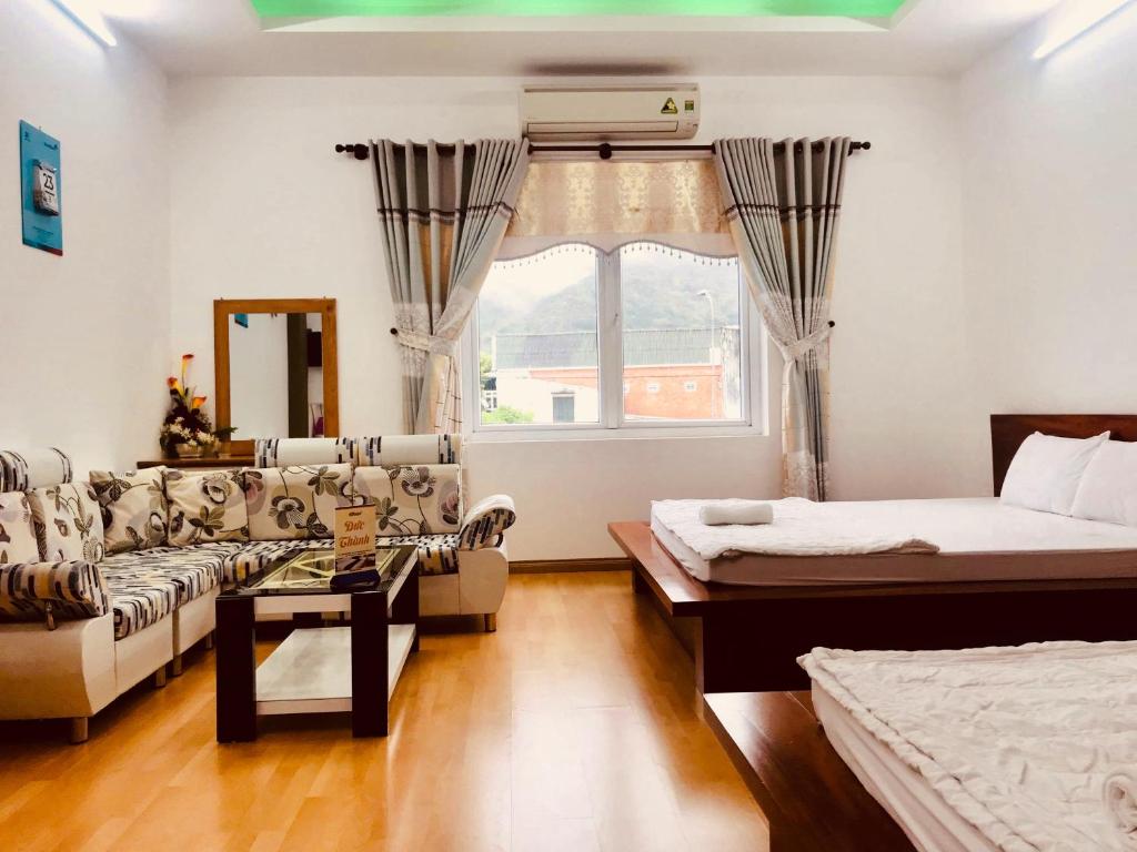 Postel nebo postele na pokoji v ubytování Hotel Đức Thành