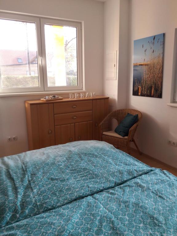 Postel nebo postele na pokoji v ubytování Bungalow at Lake Alte Donau