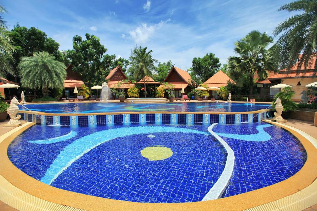 Bazén v ubytování Baan Grood Arcadia Resort & Spa nebo v jeho okolí