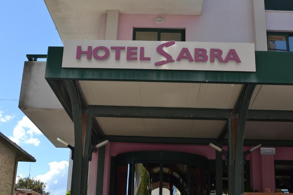 Certyfikat, podpis lub inny dokument wystawiony w obiekcie Hotel Sabra