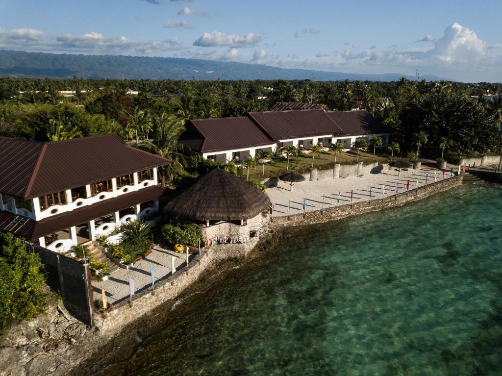 莫阿爾博阿的住宿－Kasai Village Dive Resort，水上度假村的空中景观
