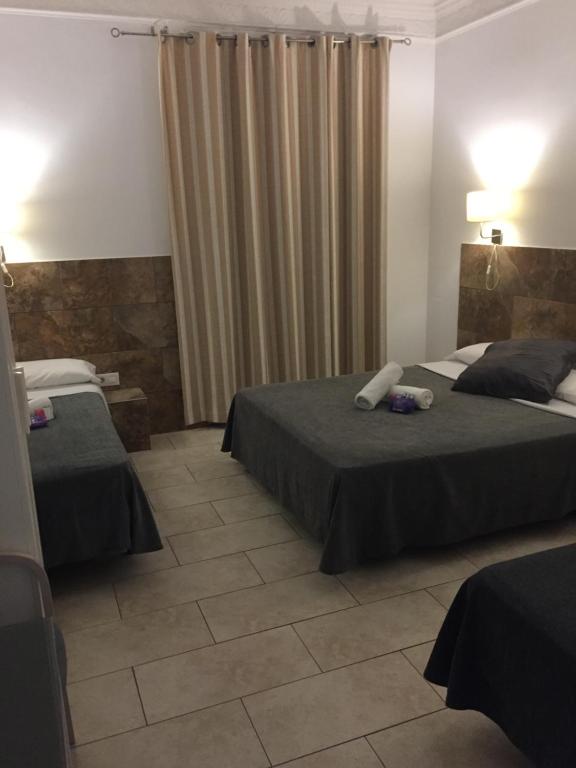 Posteľ alebo postele v izbe v ubytovaní Hostal Martinval