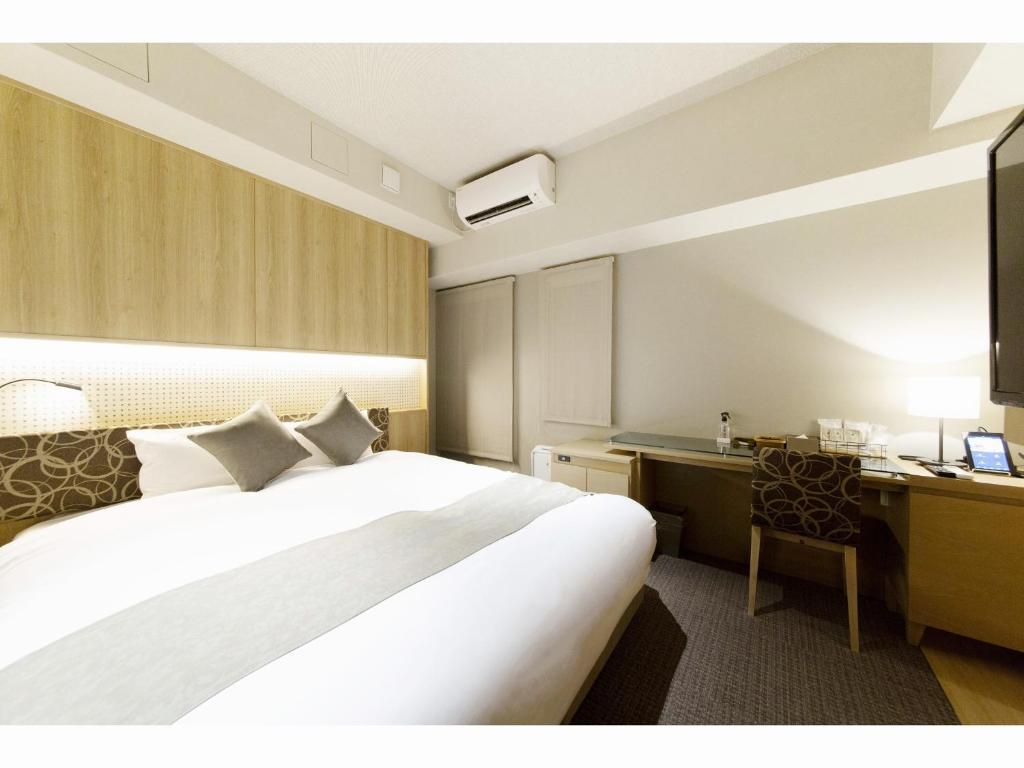 Postel nebo postele na pokoji v ubytování HOTEL HILLARYS Shinsaibashi