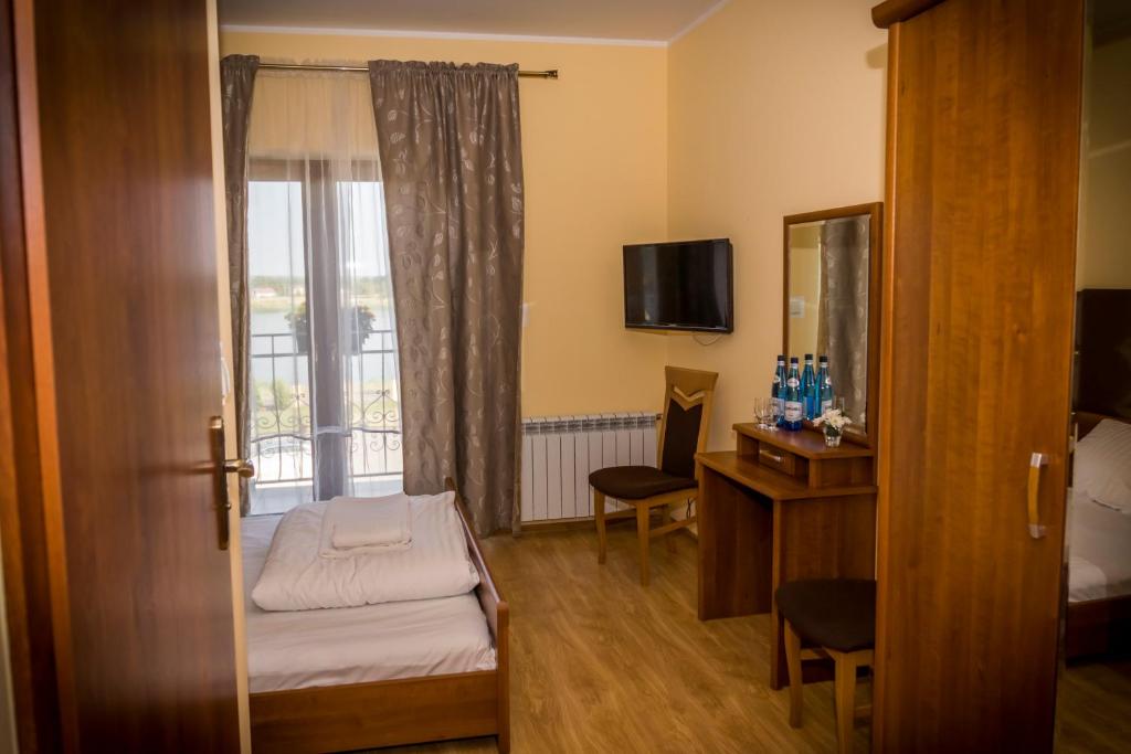 Postel nebo postele na pokoji v ubytování Pensjonat nad Zalewem