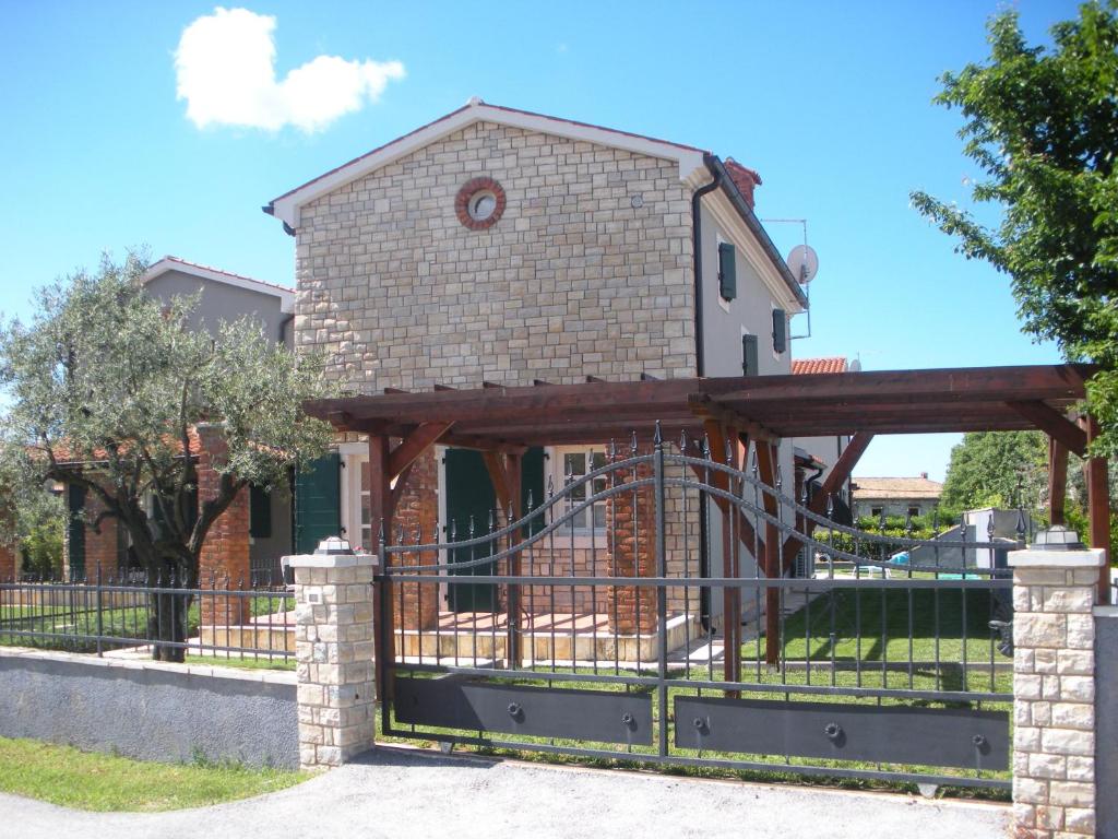 Budova, kde se vila nachází