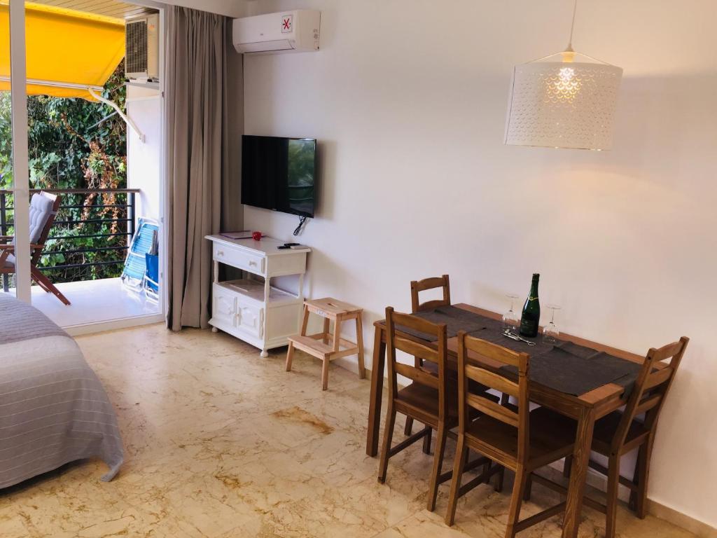 A television and/or entertainment centre at Magical Sea View Studios