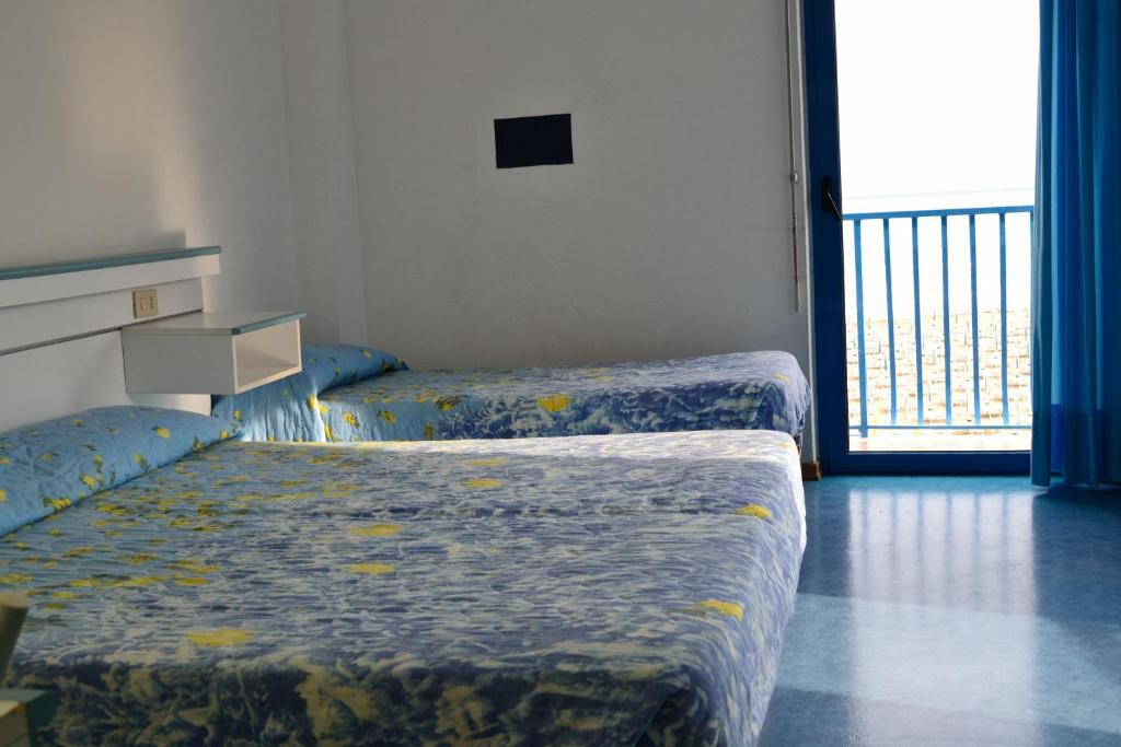 A bed or beds in a room at Hotel Playa e Mare Nostrum