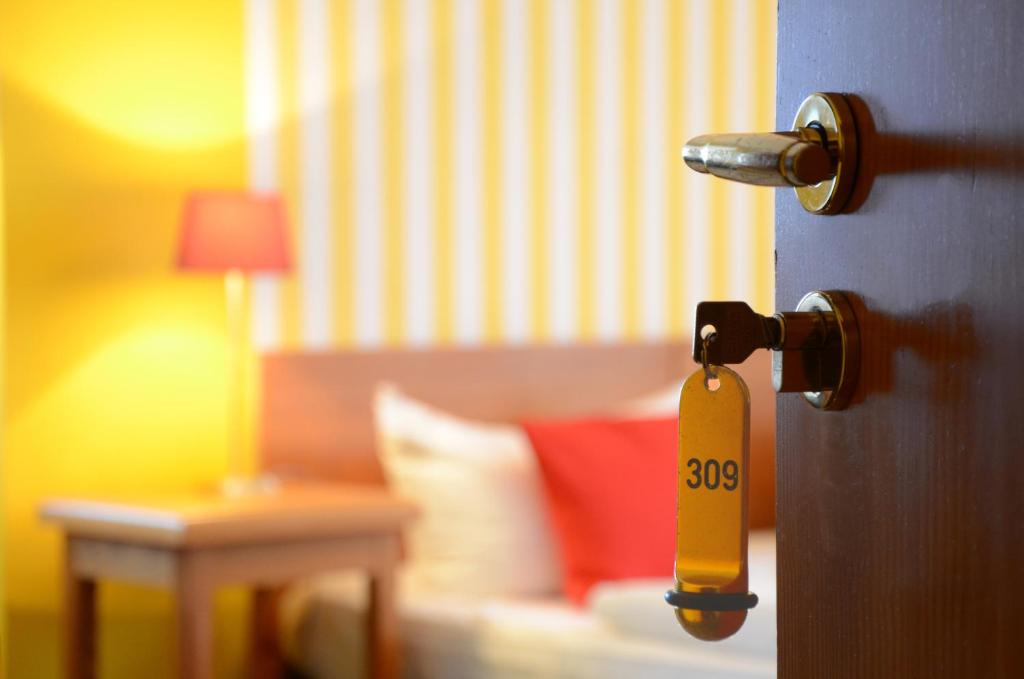 Postel nebo postele na pokoji v ubytování Hotel Schieferhof - GlasLUST