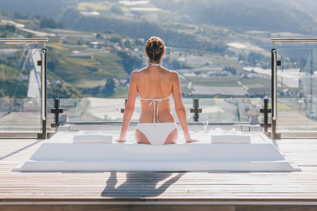 Nespecifikovaný výhled na hory nebo výhled na hory při pohledu z hotelu