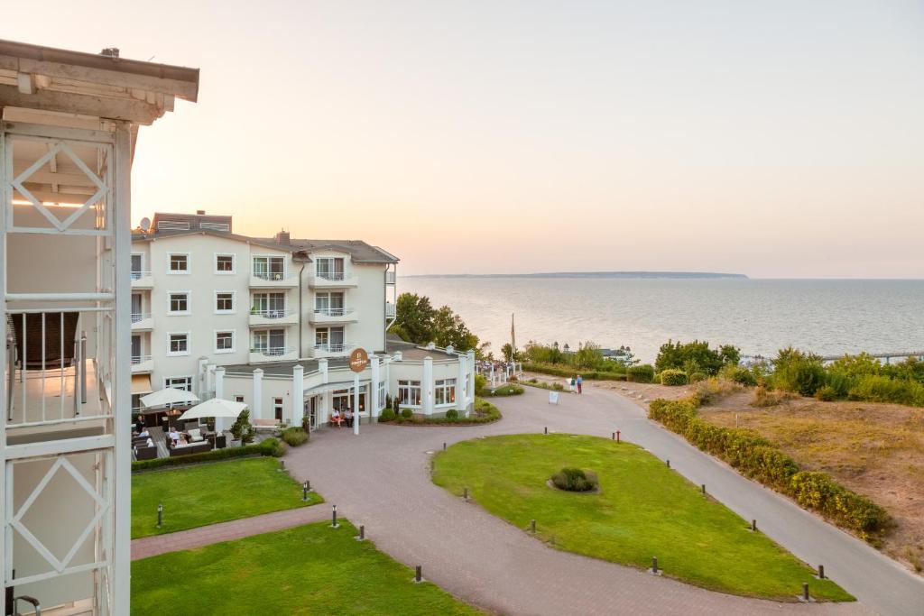 a large building with a view of the ocean at Hotel Bernstein in Ostseebad Sellin