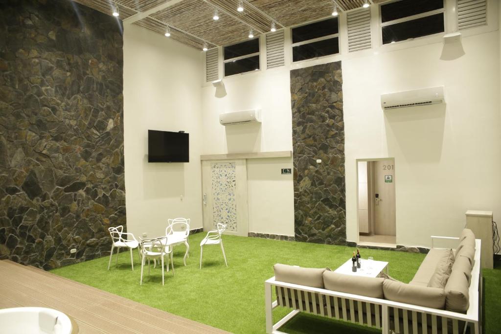 TV a/nebo společenská místnost v ubytování HOTEL HABANA REAL