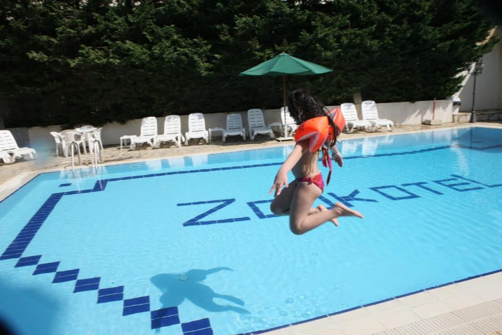 Hostia v ubytovaní Zoukotel Hotel