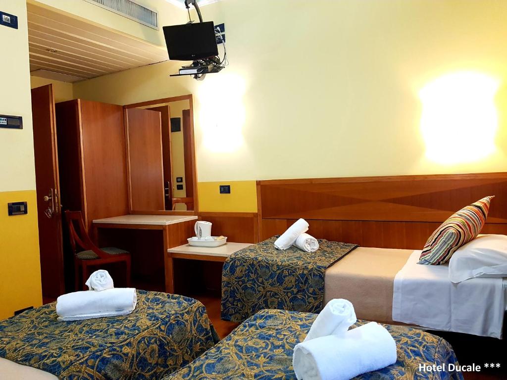 Postel nebo postele na pokoji v ubytování Hotel Ducale