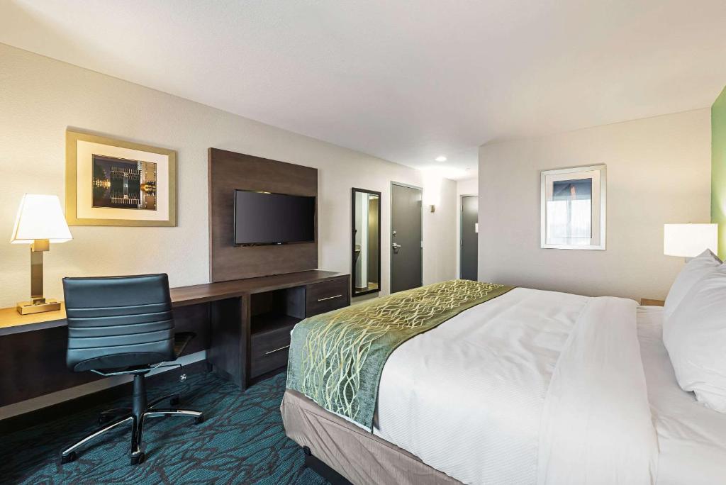 Comfort Inn & Suites Oklahoma City near Bricktown - King Room - No Fumadores