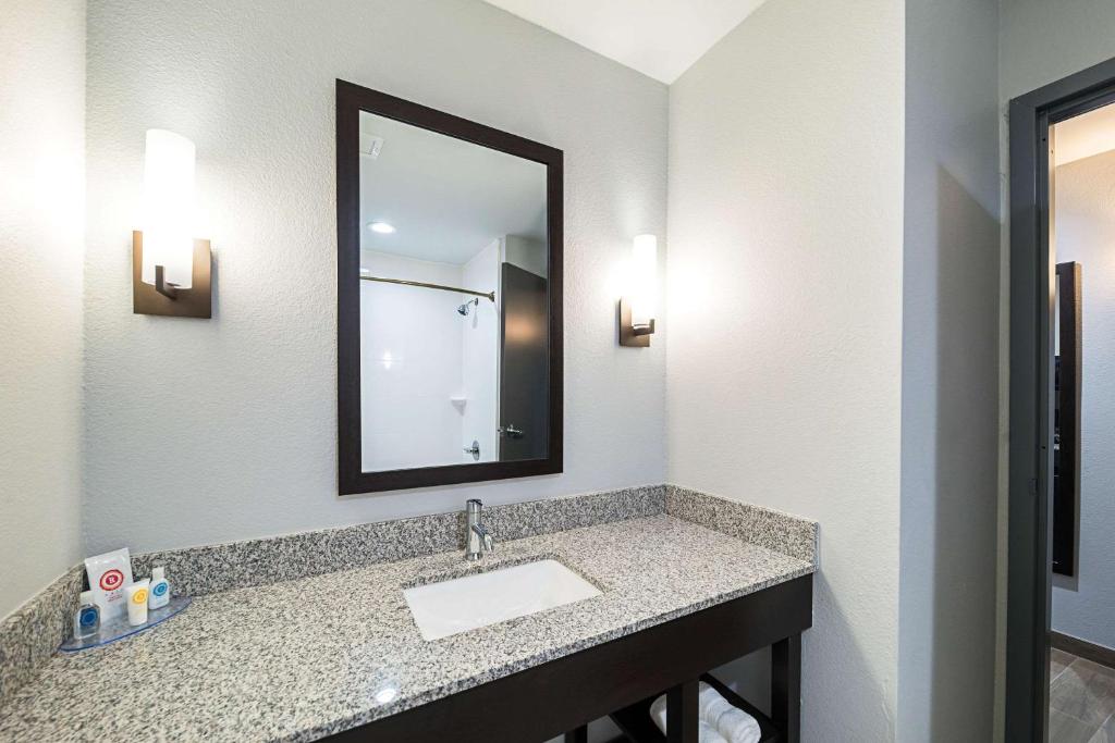 Comfort Inn & Suites Oklahoma City near Bricktown - King Suite - No Fumadores