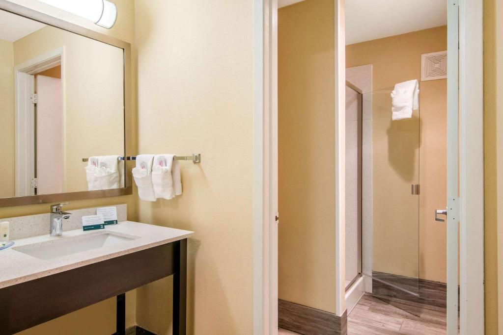 Quality Inn & Suites Albany Corvallis photo