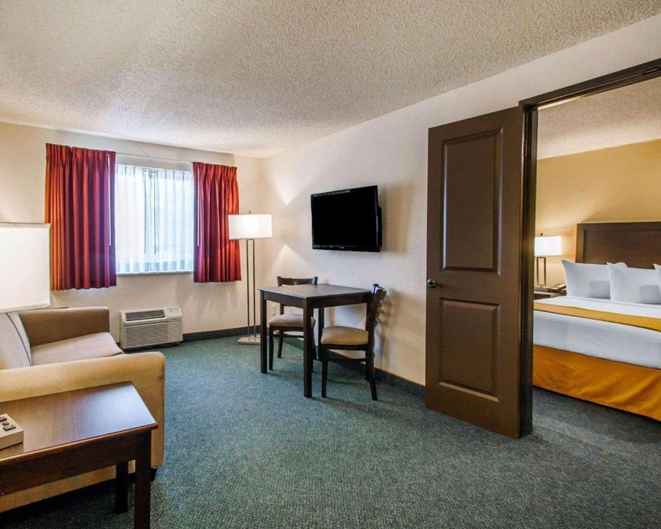 Quality Inn & Suites Springfield - Eugene North photo