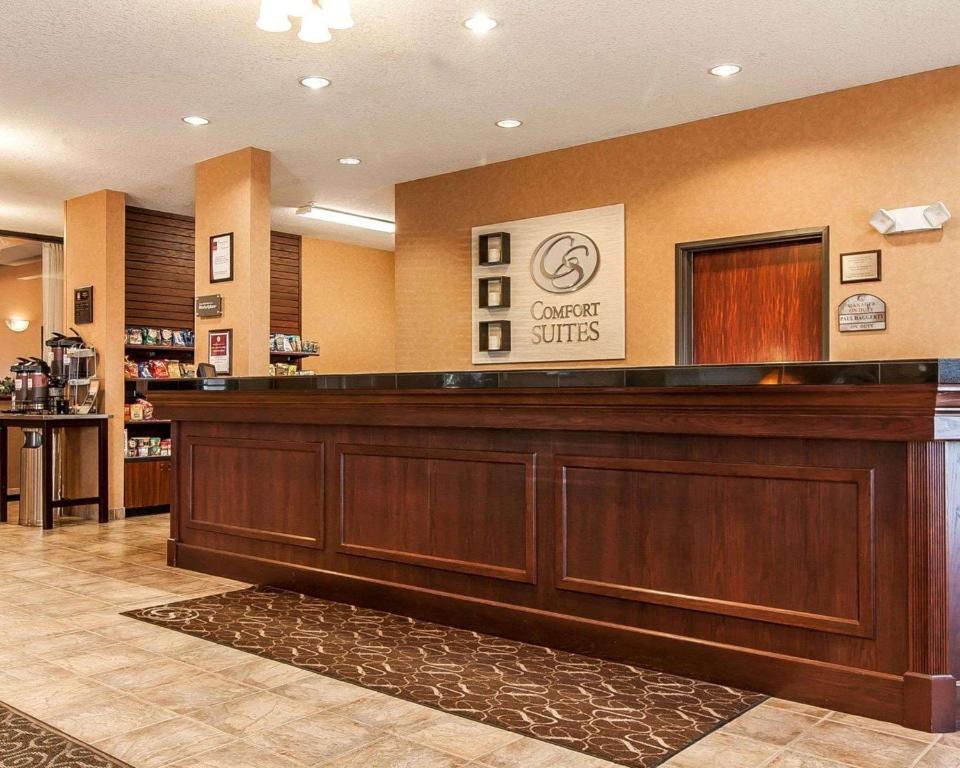 Лобби или стойка регистрации в Comfort Suites Redmond Airport