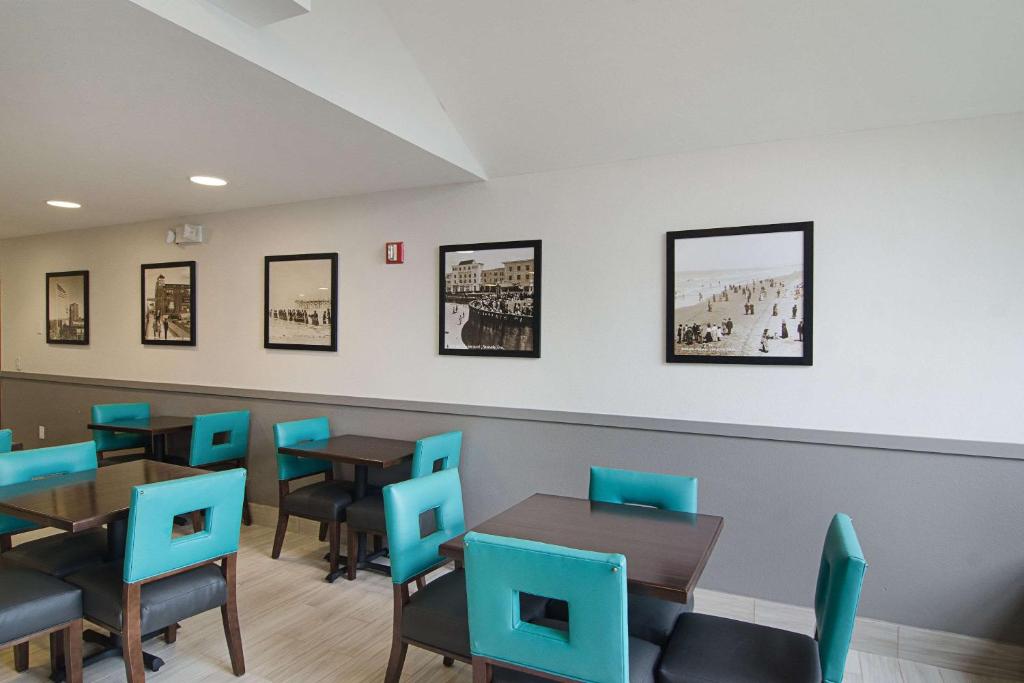 Posezení v ubytování Quality Inn Seaside