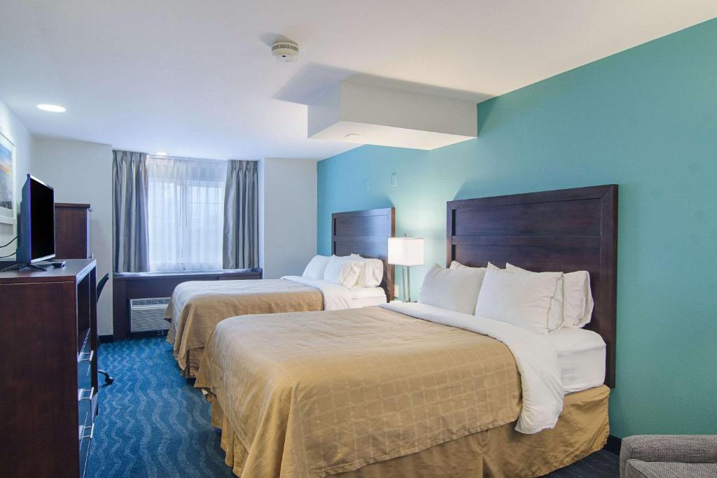 Postel nebo postele na pokoji v ubytování Quality Inn Seaside