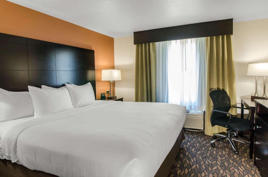 Postel nebo postele na pokoji v ubytování Comfort Inn & Suites Ashland