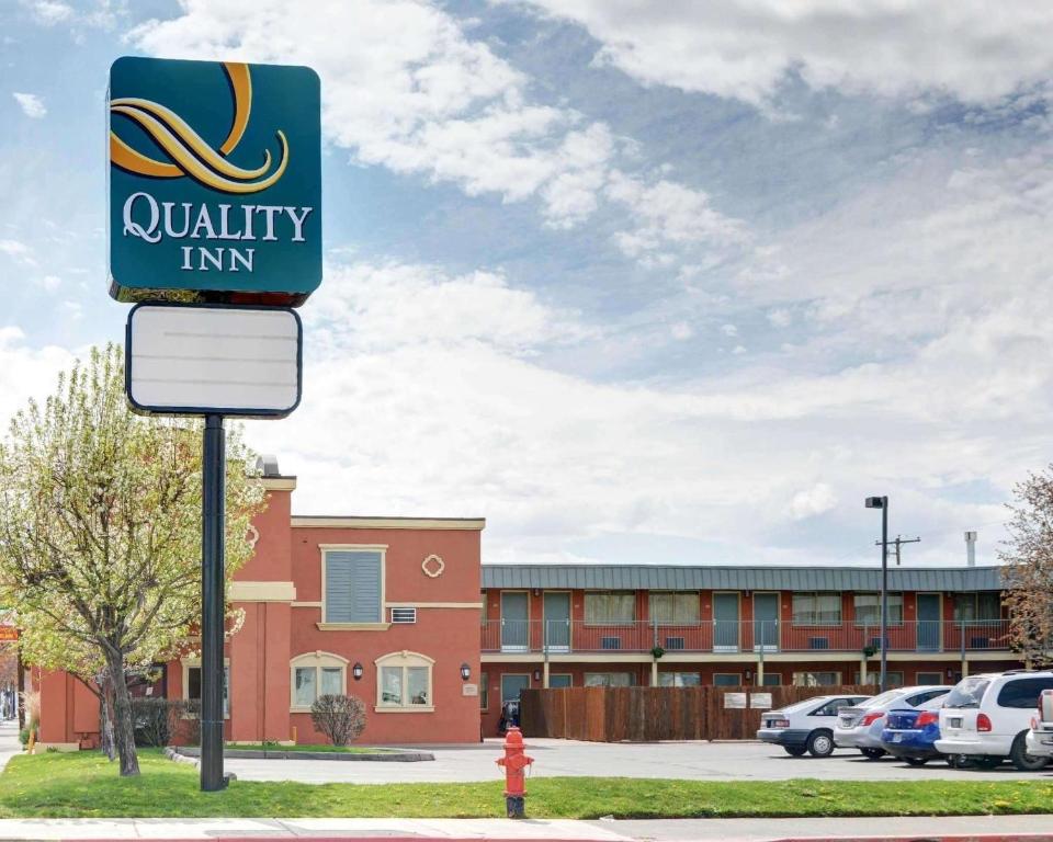 Certifikát, hodnocení, plakát nebo jiný dokument vystavený v ubytování Quality Inn