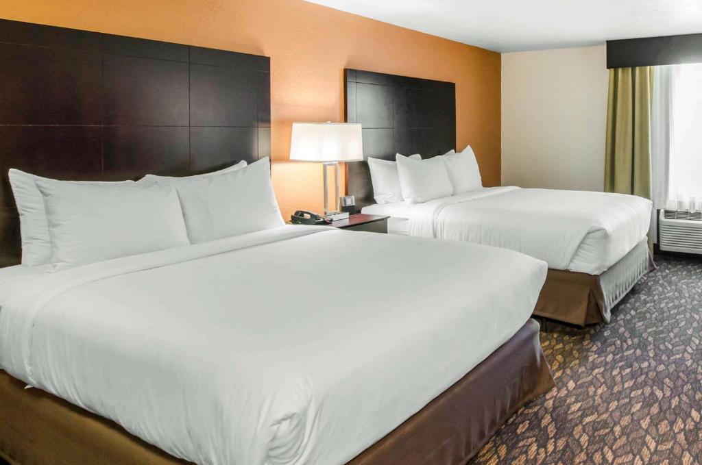 Postel nebo postele na pokoji v ubytování Comfort Inn & Suites Ashland