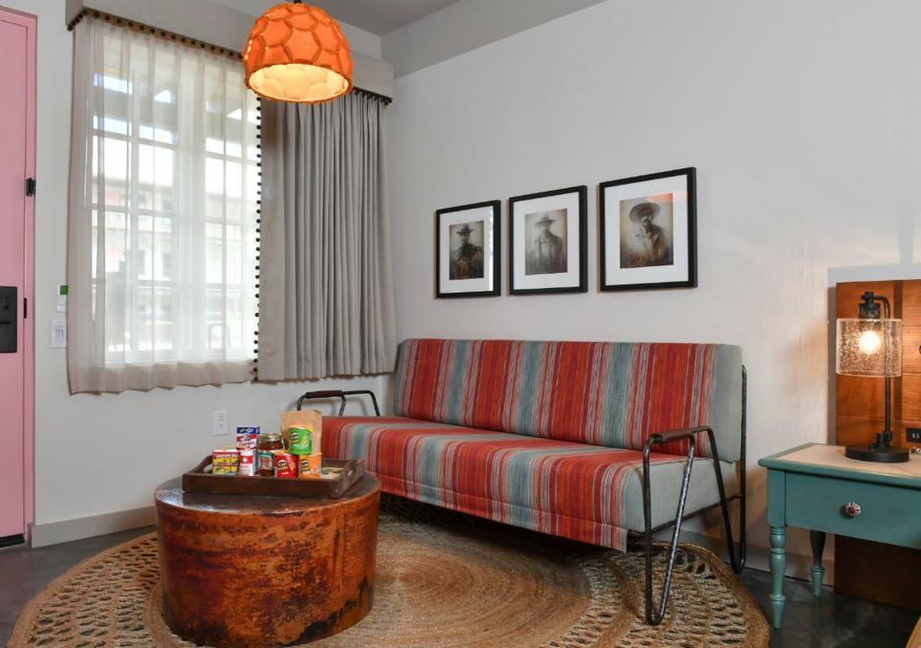 Texican Court, by Valencia Hotel Collection - Room De Deluxe King