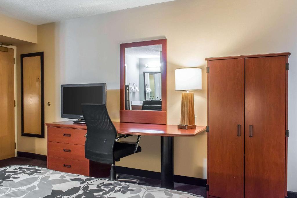 Sleep Inn & Suites of Lancaster County photo