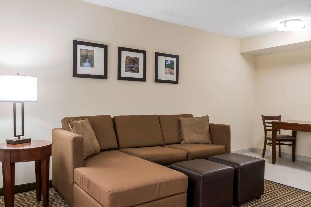 Posezení v ubytování Comfort Inn - Pocono Mountains