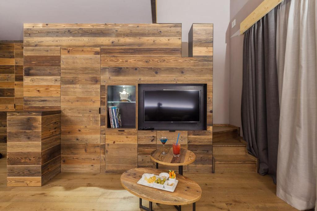 A television and/or entertainment centre at Excelsior Planet