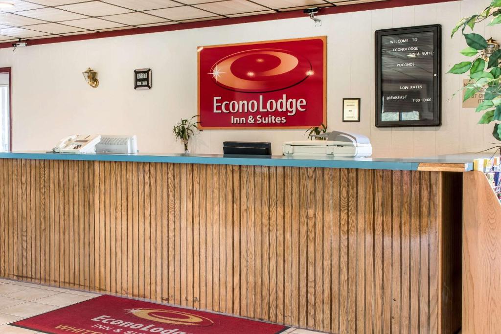Um certificado, prêmio, placa ou outro documento exibido em Econo Lodge Inn & Suites Lake Harmony - Pocono Mountains Area