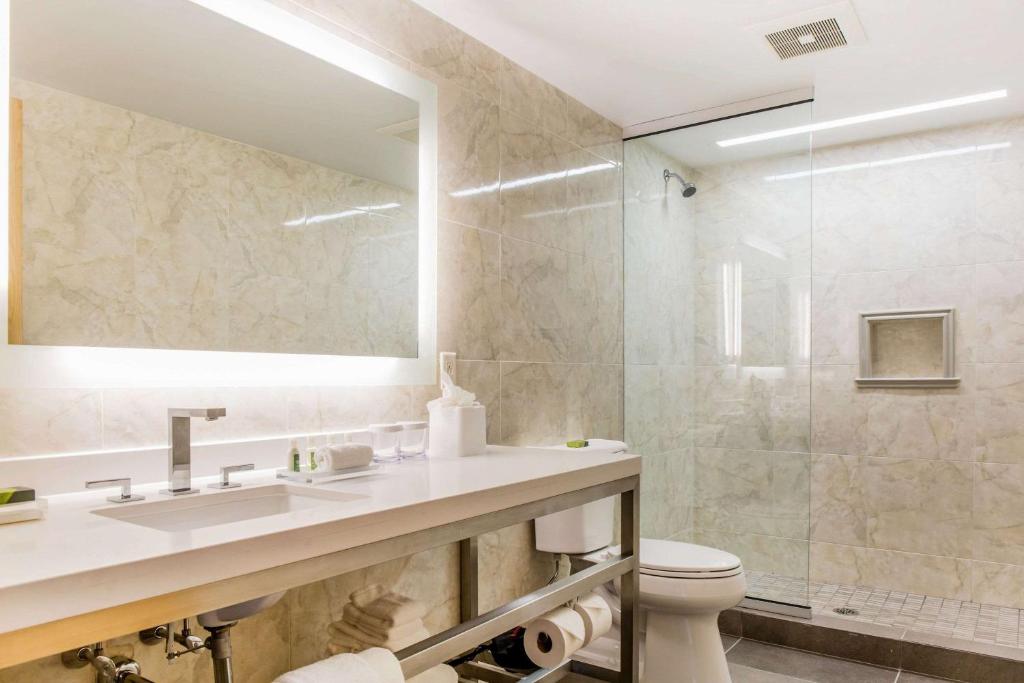 Wyndham Newport Hotel - King Room Con Due Letti King Letti E Vista Dell'acqua Parziale - Non Fumatori