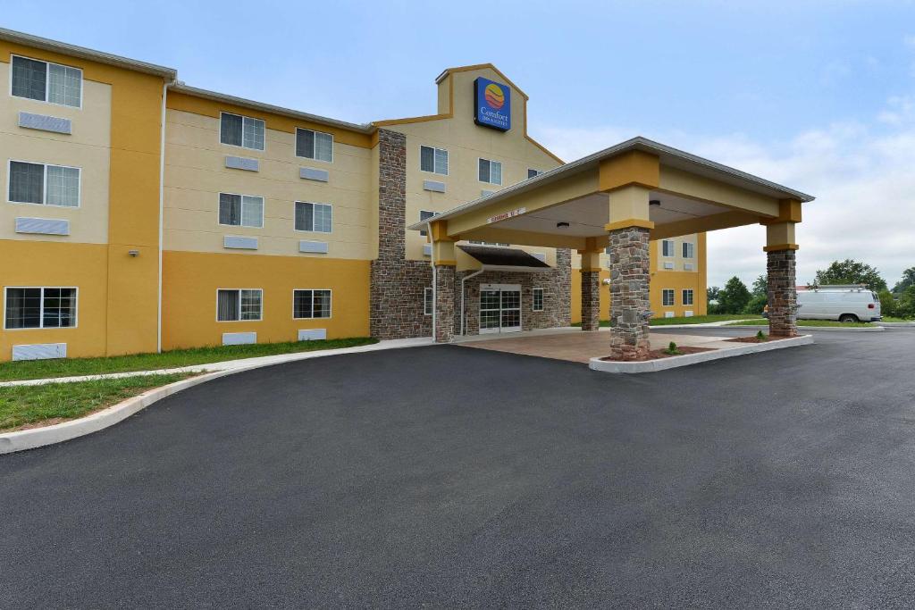 a hotel parking lot in front of a building at Comfort Inn and Suites Manheim in Manheim