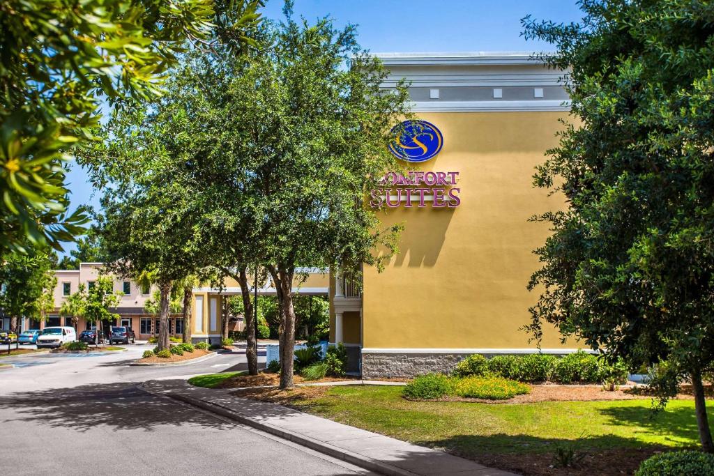 Comfort Suites at Isle of Palms Connector photo