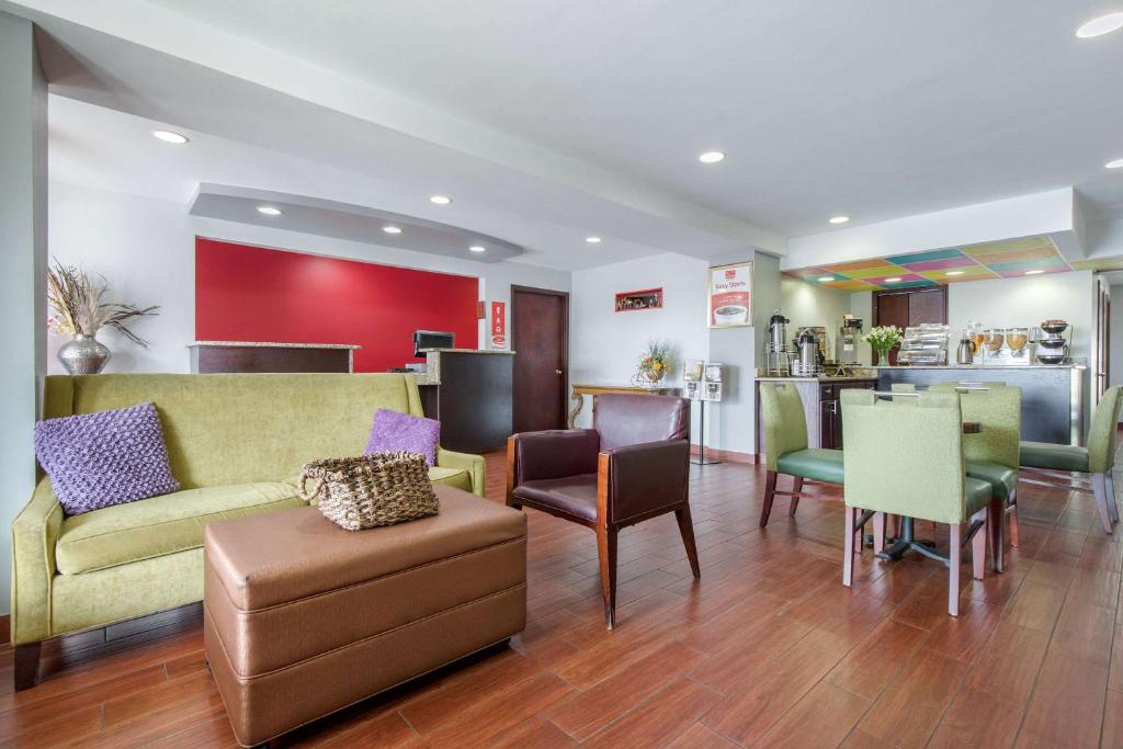 Posezení v ubytování Econo Lodge
