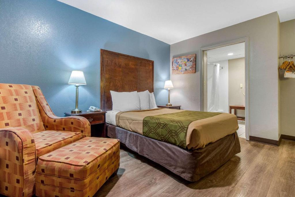 Postel nebo postele na pokoji v ubytování Econo Lodge