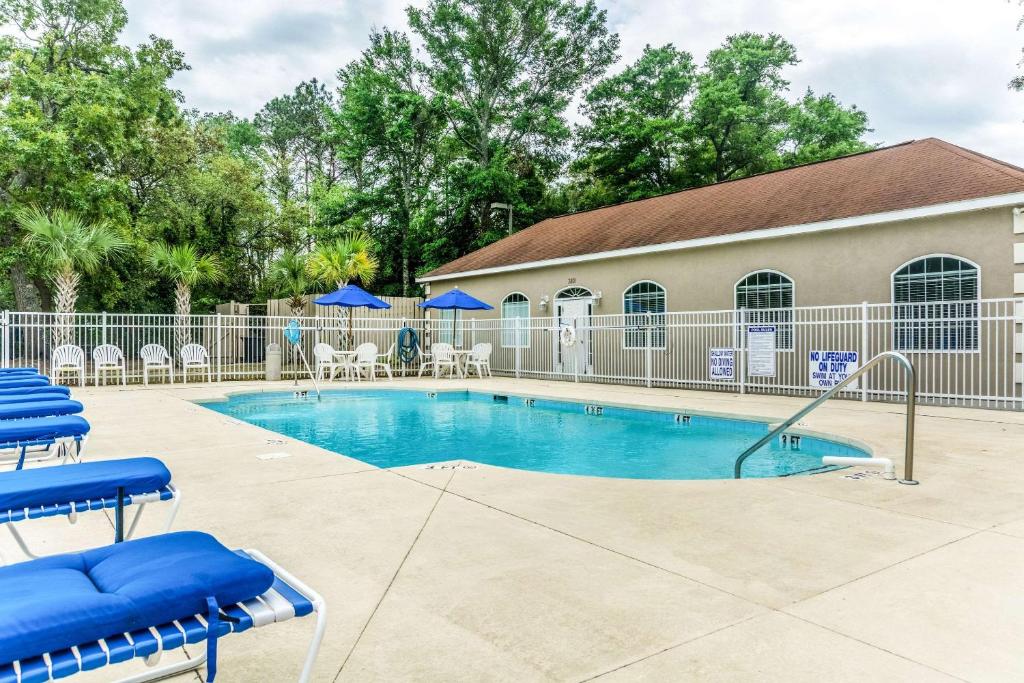 Bassein majutusasutuses Comfort Inn N Myrtle Beach Barefoot Landing või selle lähedal