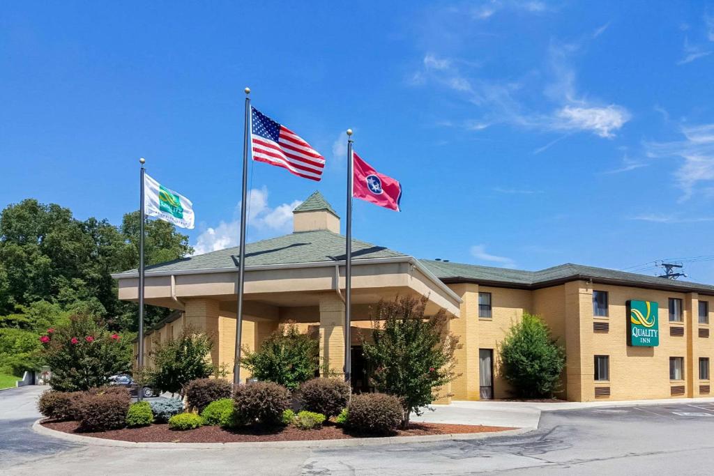 a building with three flags in front of it at Quality Inn Clinton-Knoxville North in Clinton