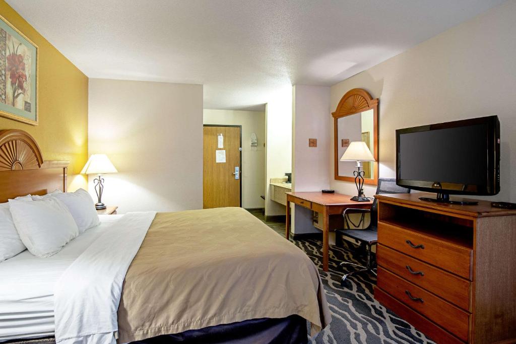 Quality Inn Huron - Habitación Con Cama Extragrande - No Fumadores