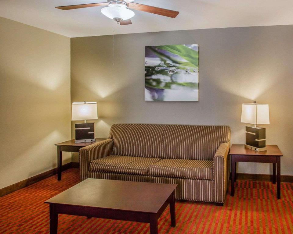 Quality Suites Nashville Airport photo